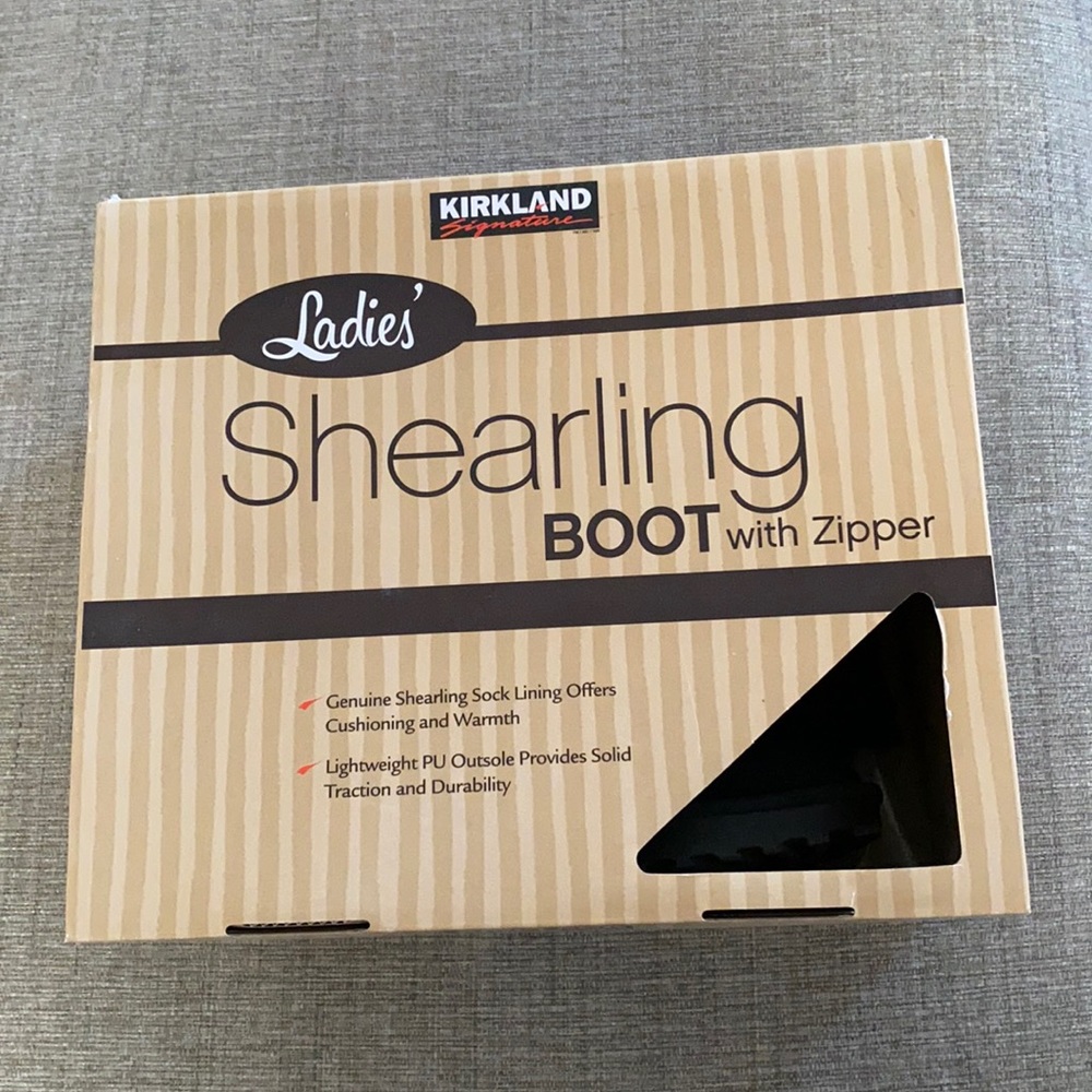 Shearling boot with zipper